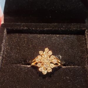 Diamond Cluster Ring. 14k yellow gold